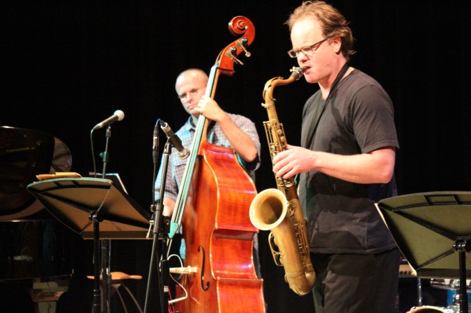 Oli Holland - Roger Manins