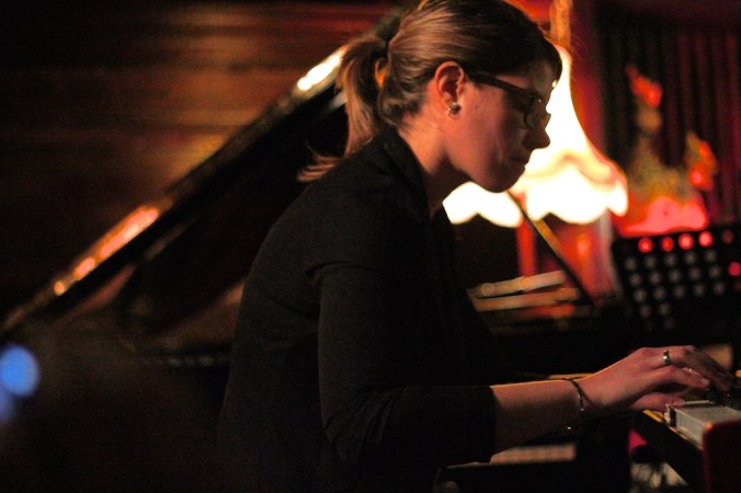 Emie Roussel trio 056